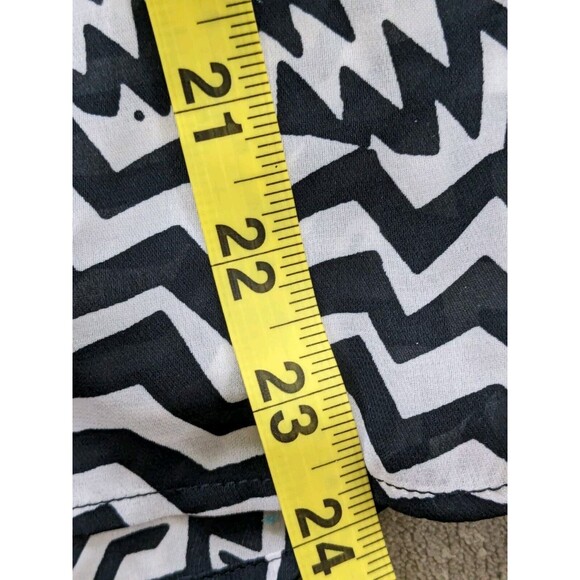Banana Republic Top Women Sz XS Black White Blouse Geo Chiffon Artsy Chevron NEW - Picture 14 of 14